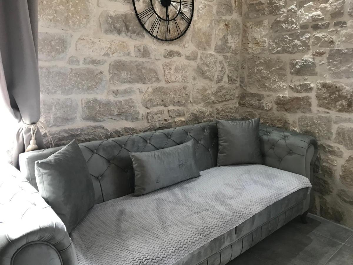 Stone House Chiara Seaview Apartment Funtana Bagian luar foto