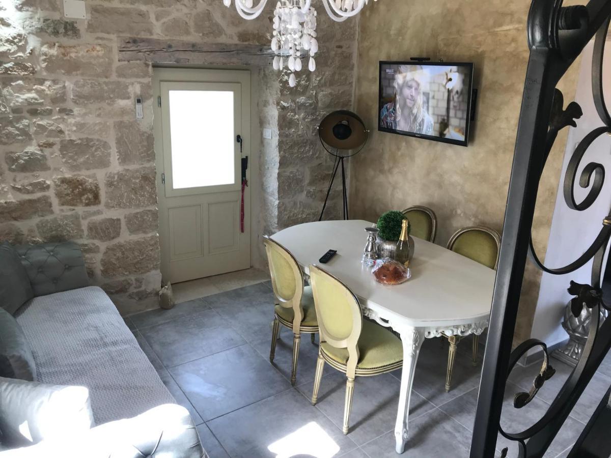 Stone House Chiara Seaview Apartment Funtana Bagian luar foto