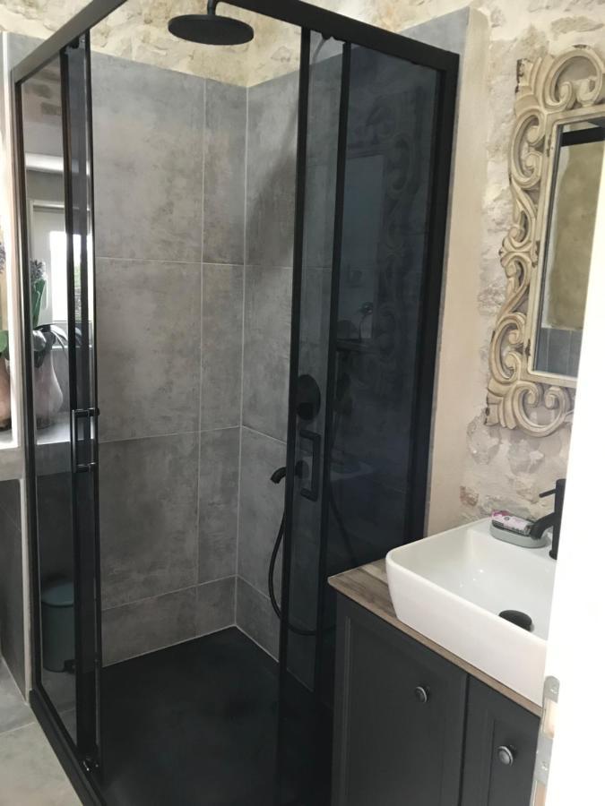 Stone House Chiara Seaview Apartment Funtana Bagian luar foto