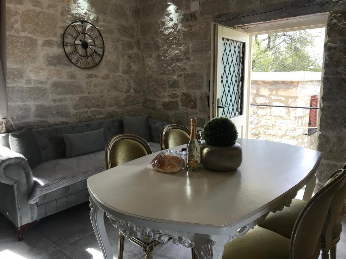 Stone House Chiara Seaview Apartment Funtana Bagian luar foto