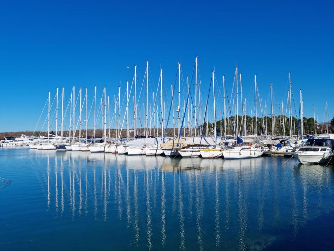 Stone House Chiara Seaview Apartment Funtana Bagian luar foto