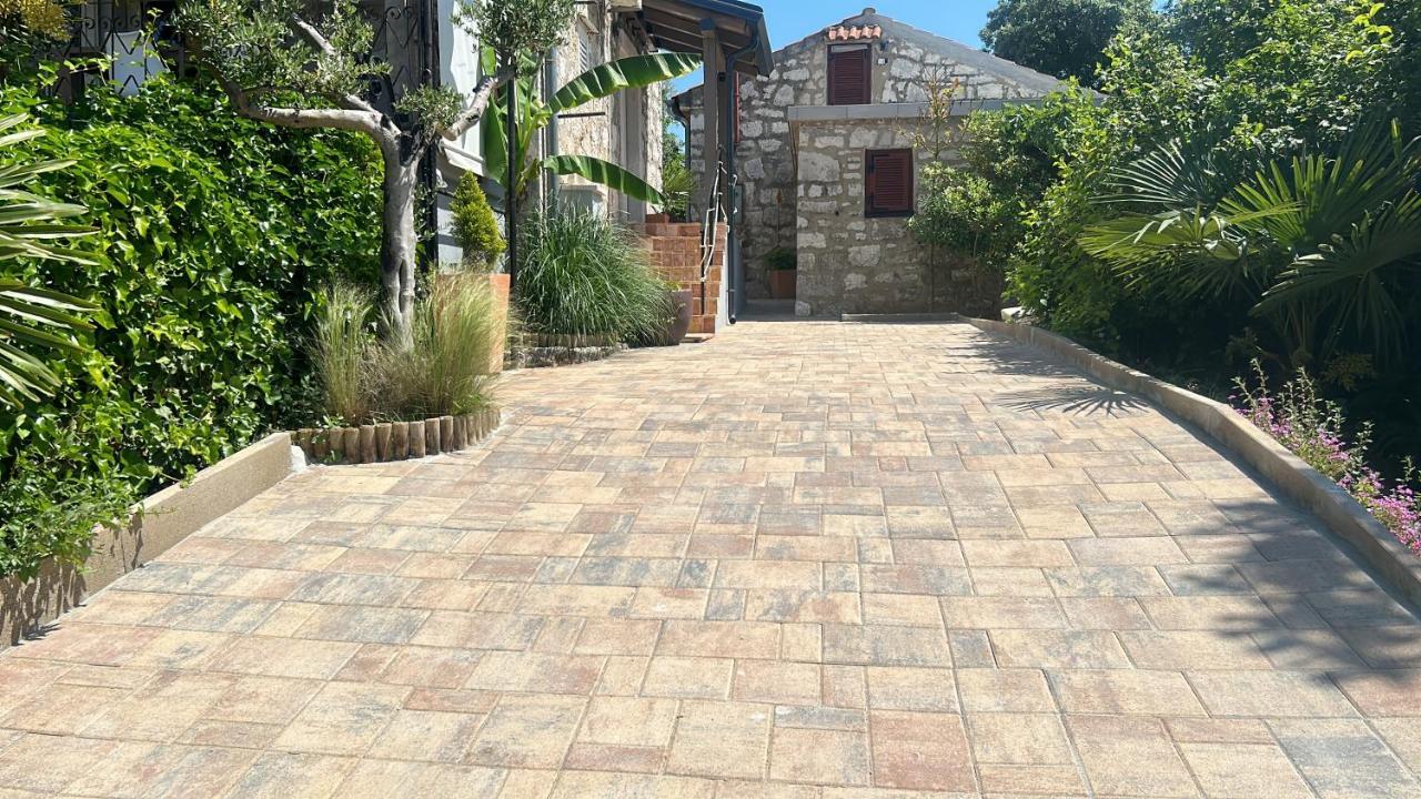 Stone House Chiara Seaview Apartment Funtana Bagian luar foto