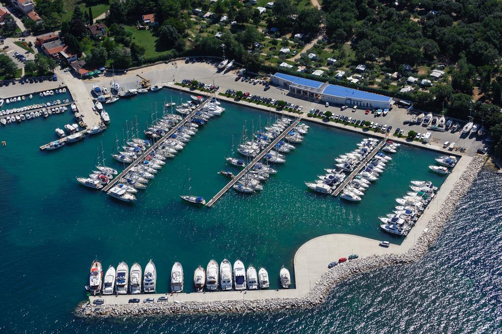 Stone House Chiara Seaview Apartment Funtana Bagian luar foto