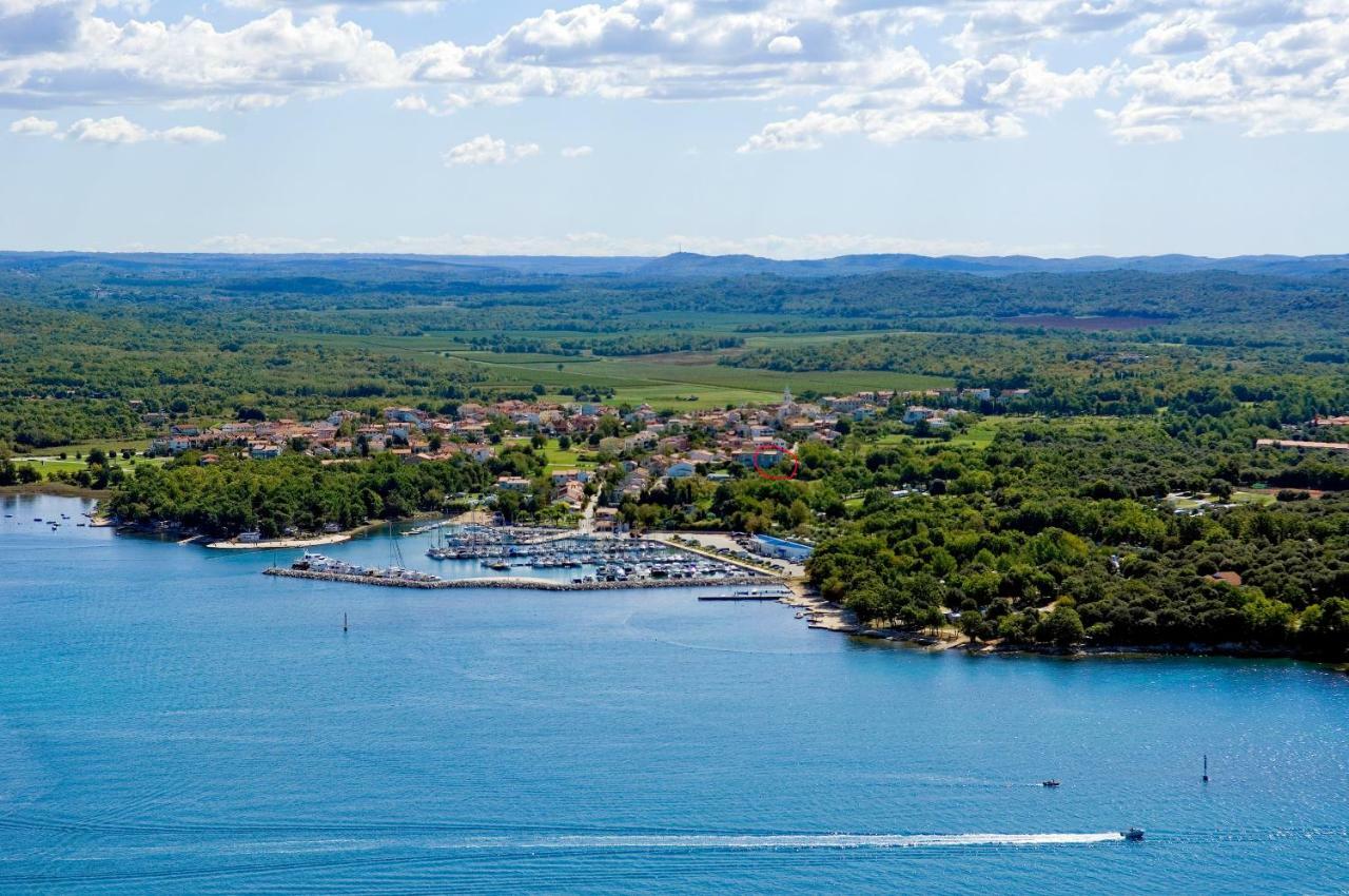 Stone House Chiara Seaview Apartment Funtana Bagian luar foto